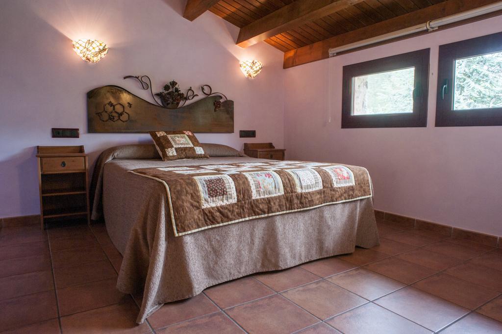 Mas La Riera Guest House Campdevanol Ruang foto